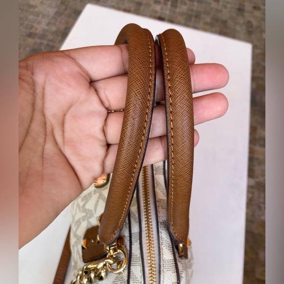 Michael kors satchel - Picture 6 of 10